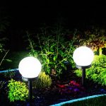 Solar Globe Lights | Frosted White Ball Solar Pathway Garden Lights - 图片 5